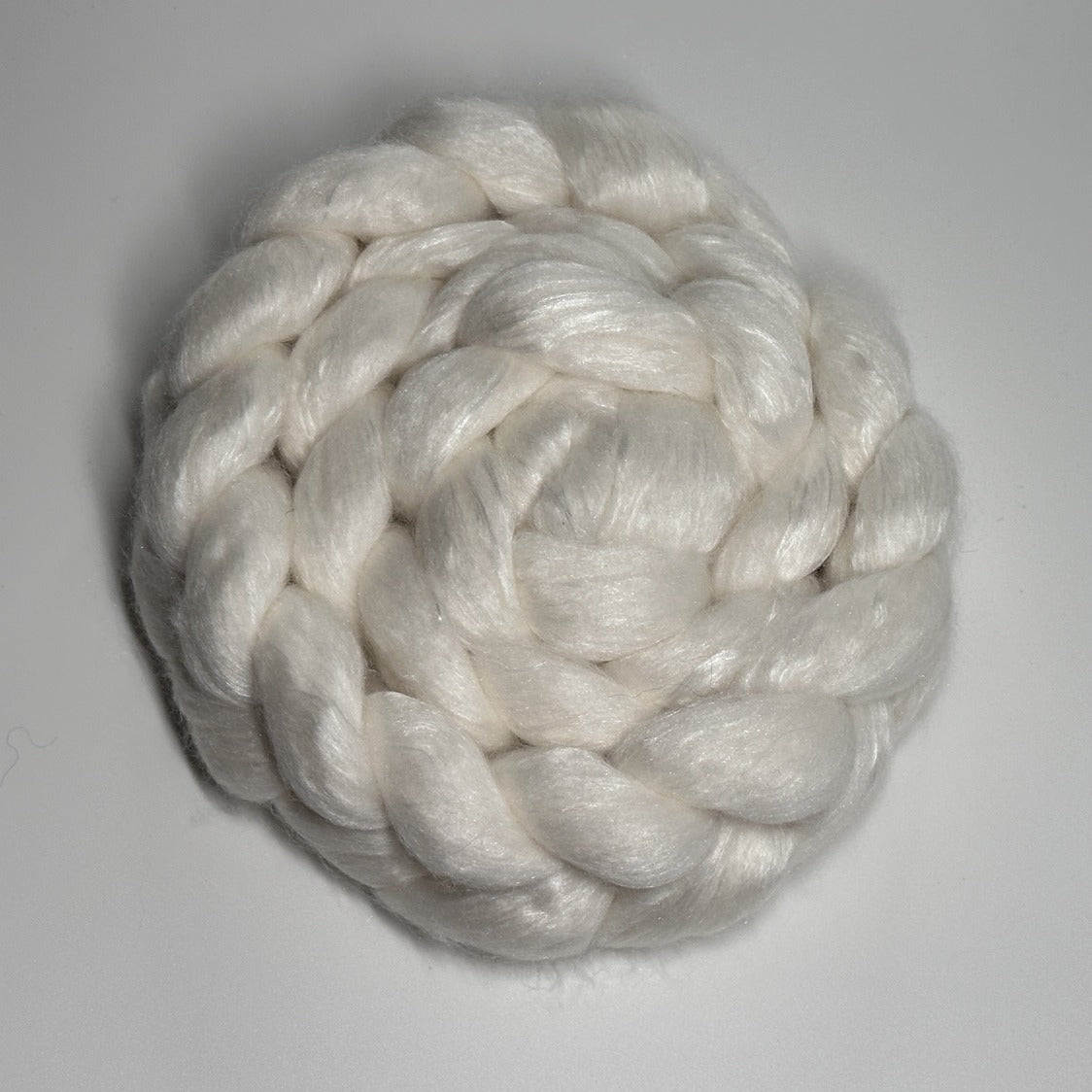 Haunui wool/silke - Pearl Hogget 18,4 micron 70% + mullbärssilke 30%