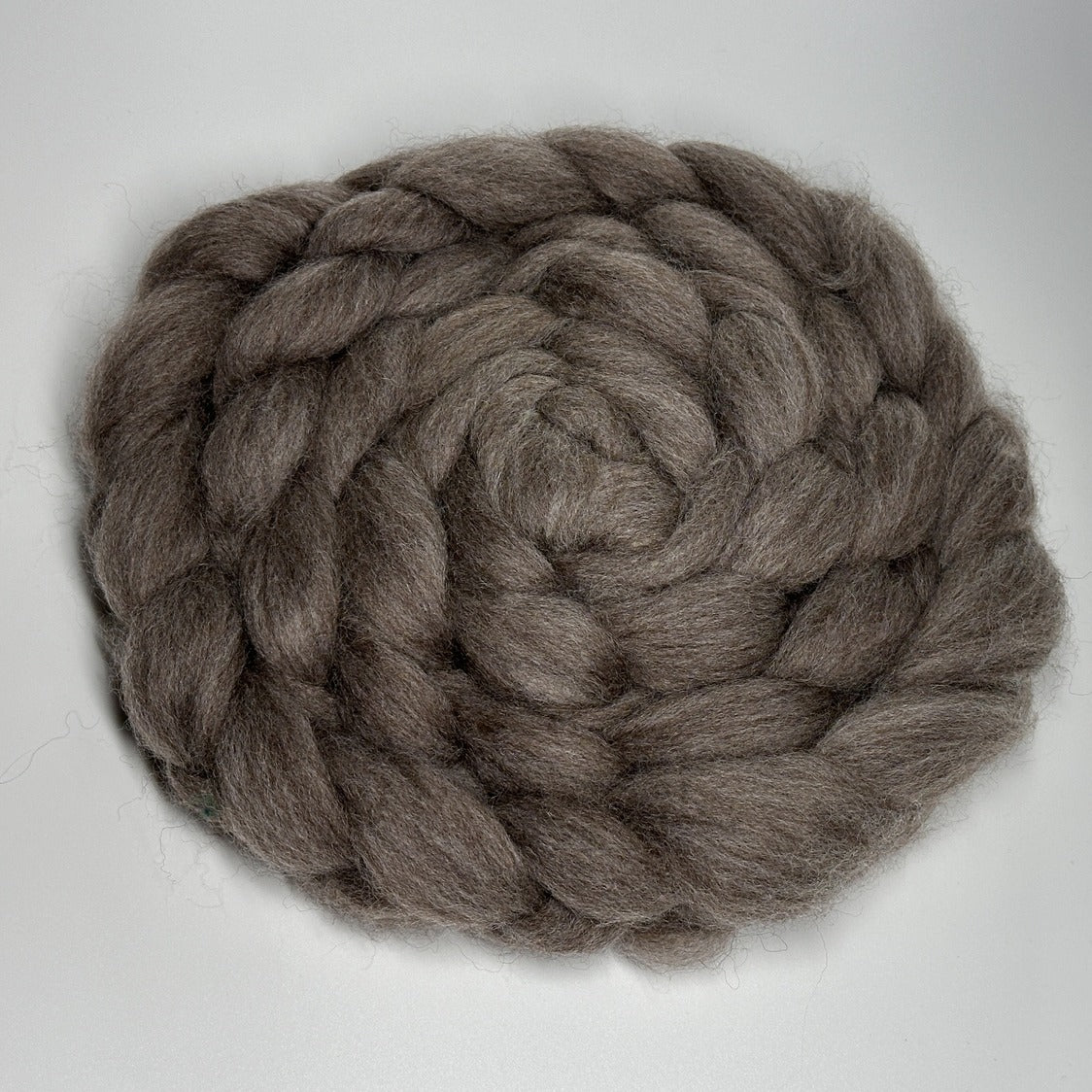 Haunui wool - medium - Storm 26.4 micron